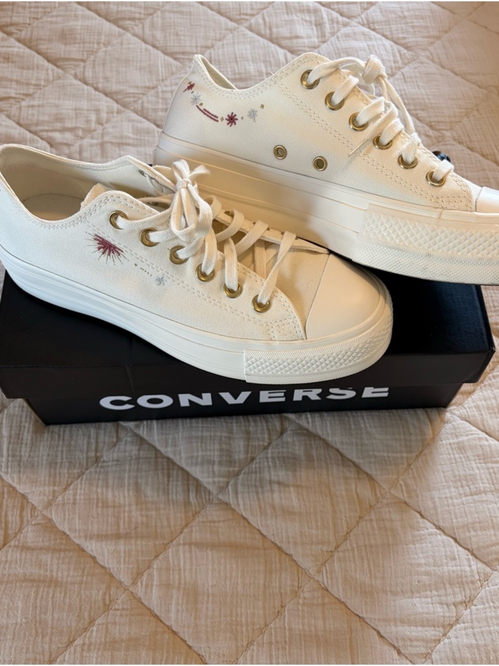 Chuck Taylor Cosmic Elevated Platform Low Top Sneakers 7.5